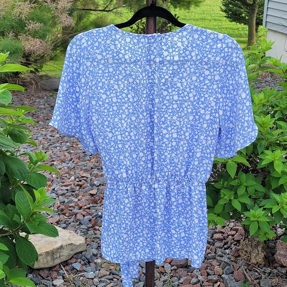 Sienna Sky Blue & White Floral V Neck Wrap Blouse Medium - Picture 6 of 9